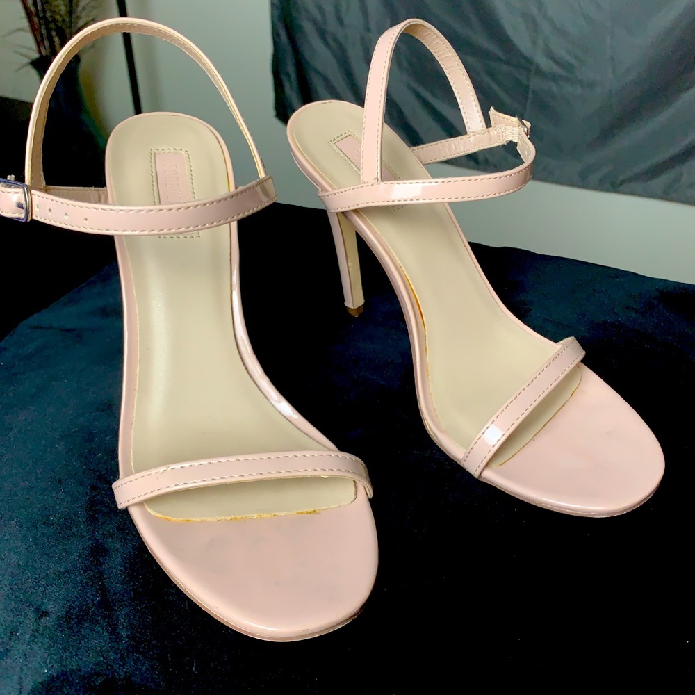 NUDE HEELS